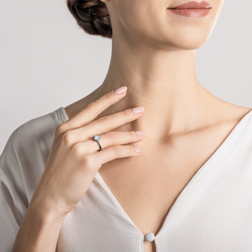 Pierścionek zaręczynowy The Journey: czarne złoto, diament